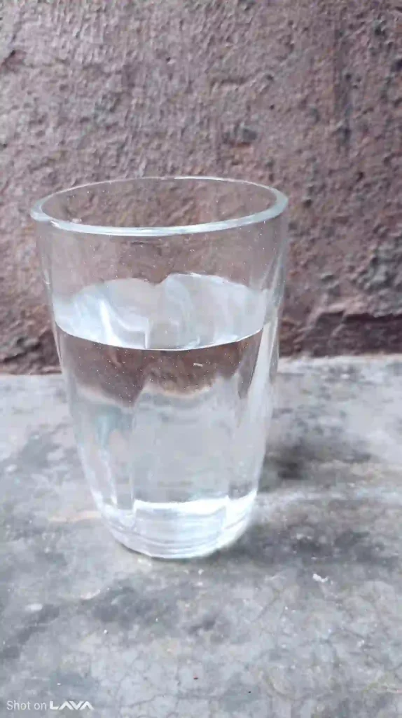 गर्मियों में शरीर कैसे बनाए  गर्म पानी